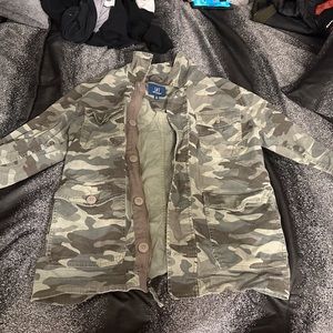 camouflaged war jacket size M